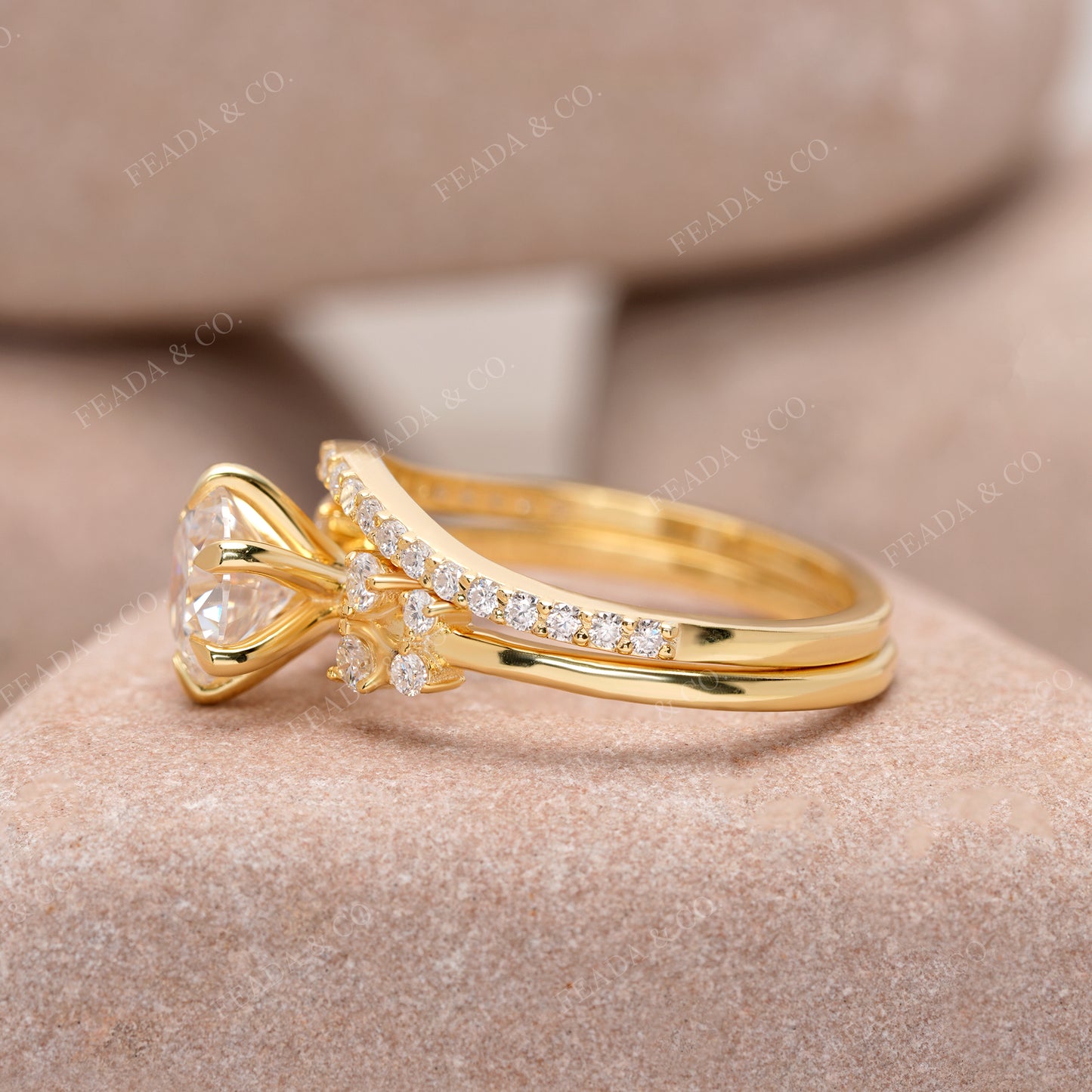 Round Cut Diamond Silver Ring with Curved Band