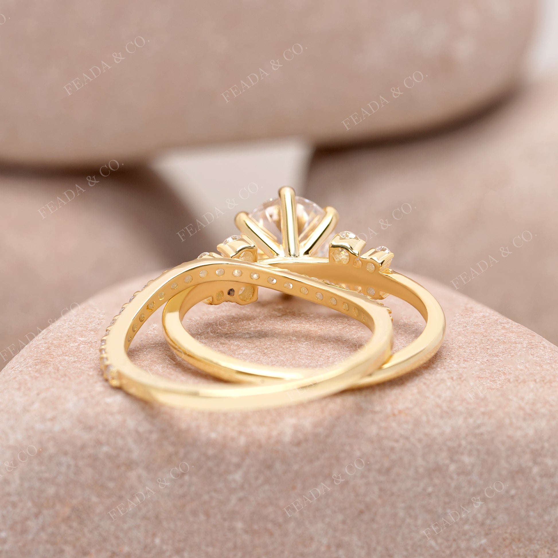 Round Cut Diamond Silver Ring with Curved Band