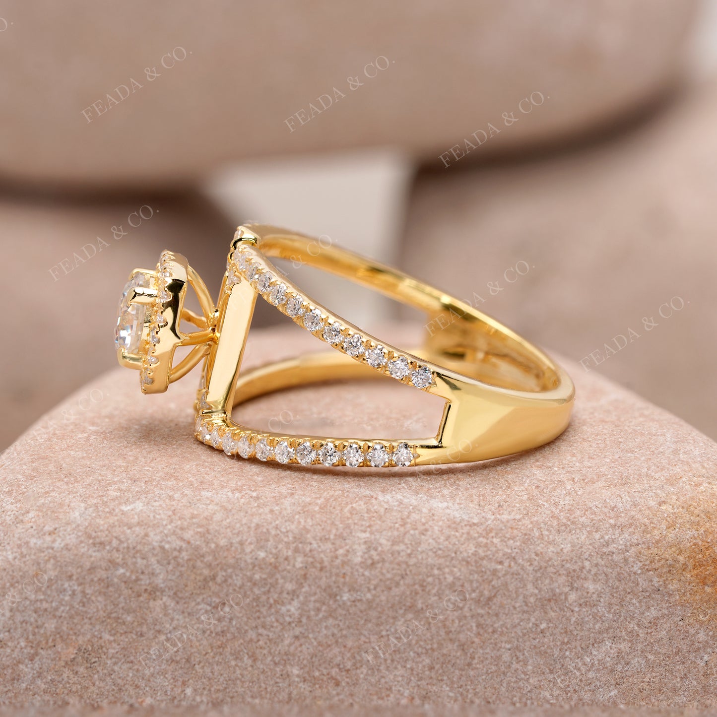 1.024 CT Round Cut Colorless Engagement Ring