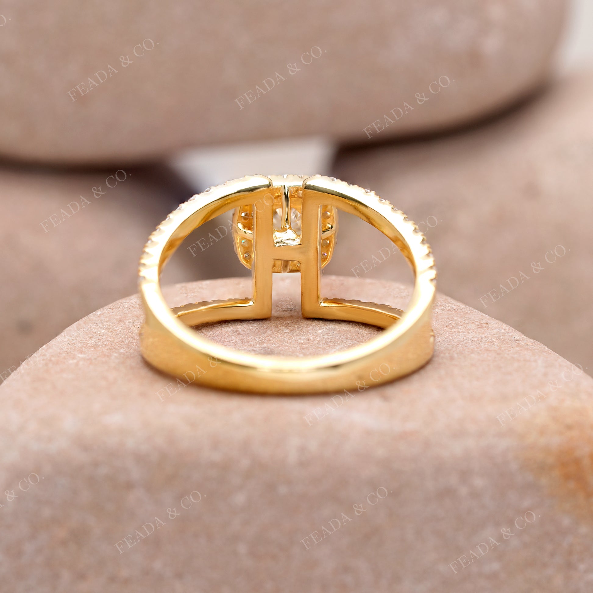 1.024 CT Round Cut Colorless Engagement Ring