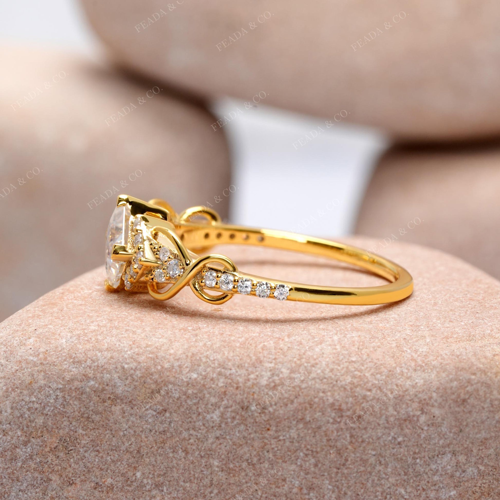 0.974 CT Princess, Round Cut Colorless Engagement Ring