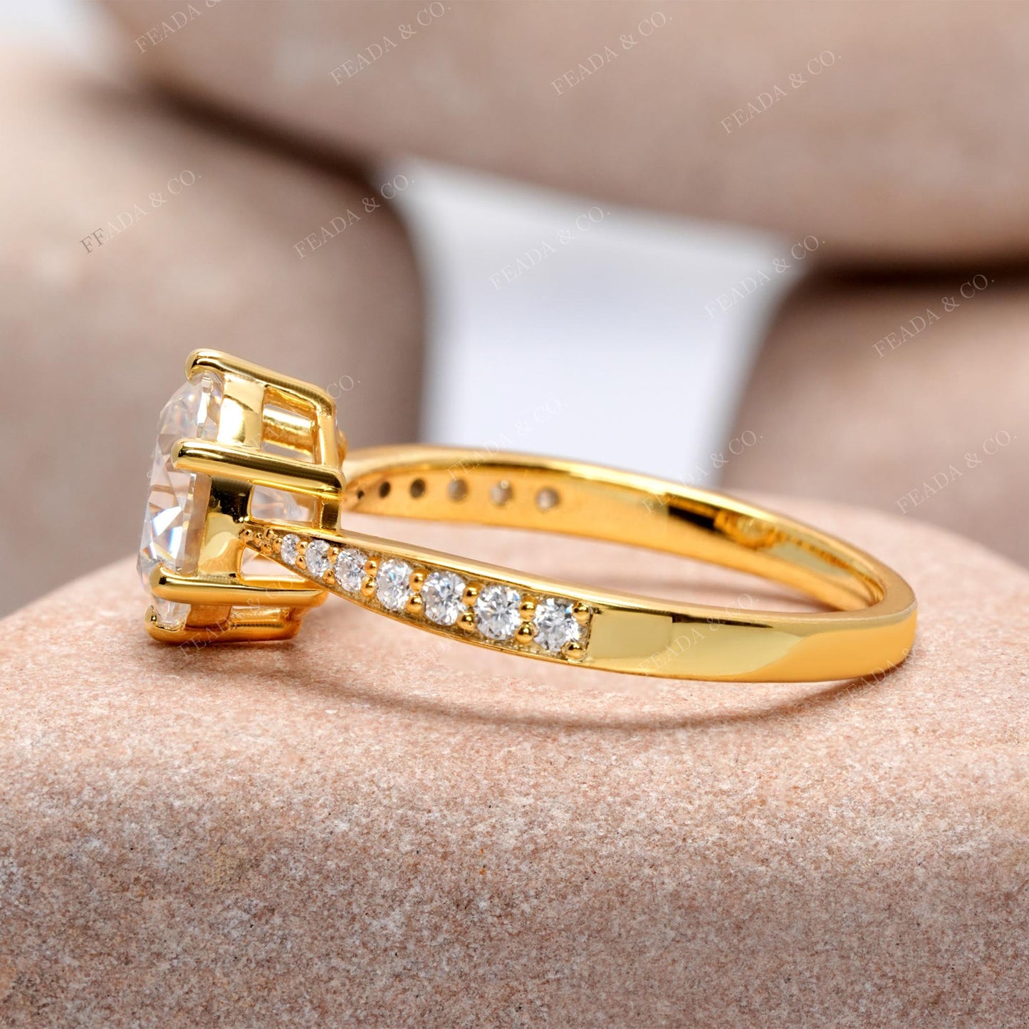 2.176 CT Round Cut Colorless Engagement Ring
